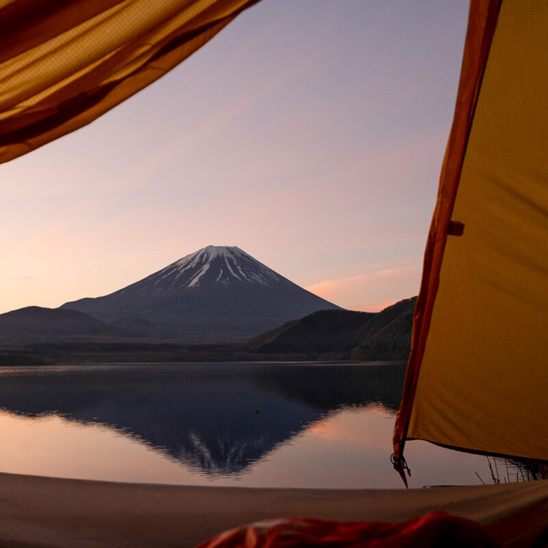 tente et bivouac devant le Mont Fuji au Japon © Xavier Pasche © Xavier Pasche