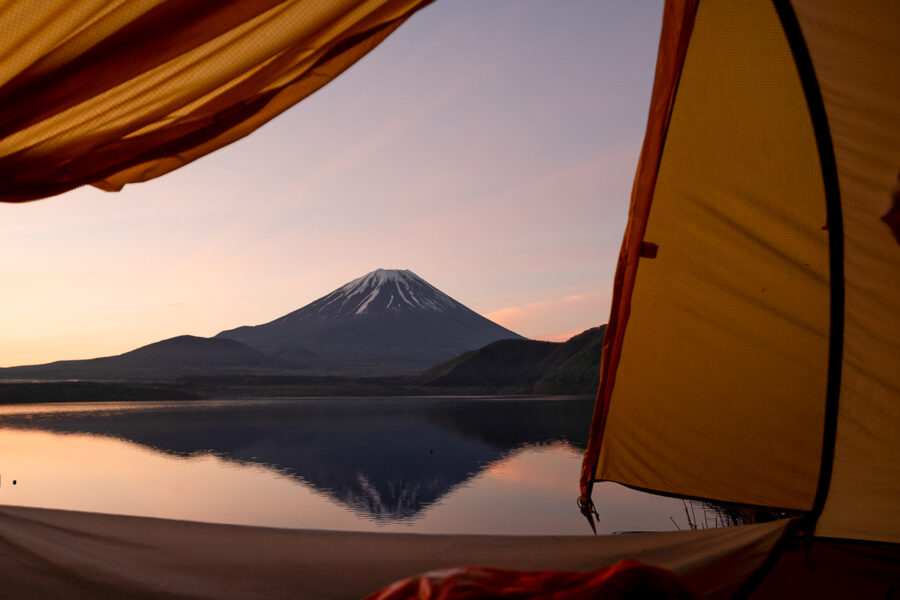tente et bivouac devant le Mont Fuji au Japon © Xavier Pasche © Xavier Pasche