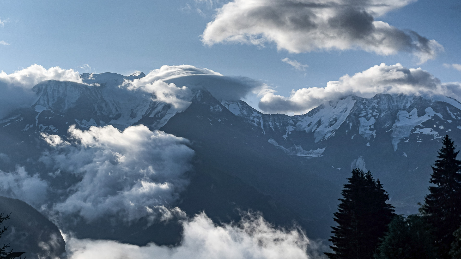 Le massif du Mont Blanc dans les Alpes